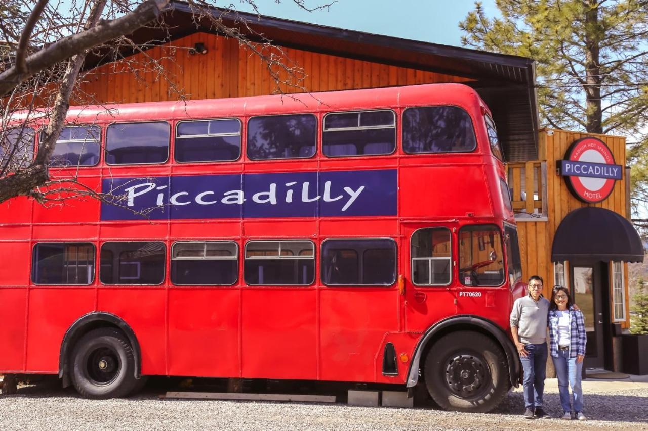Piccadilly Motel เรเดียมฮอตสปริงส์ ภายนอก รูปภาพ