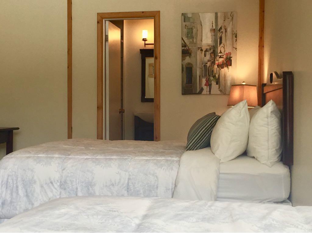 Piccadilly Motel เรเดียมฮอตสปริงส์ ภายนอก รูปภาพ