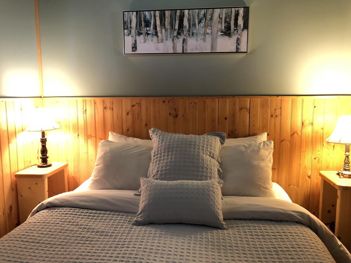 Piccadilly Motel เรเดียมฮอตสปริงส์ ภายนอก รูปภาพ