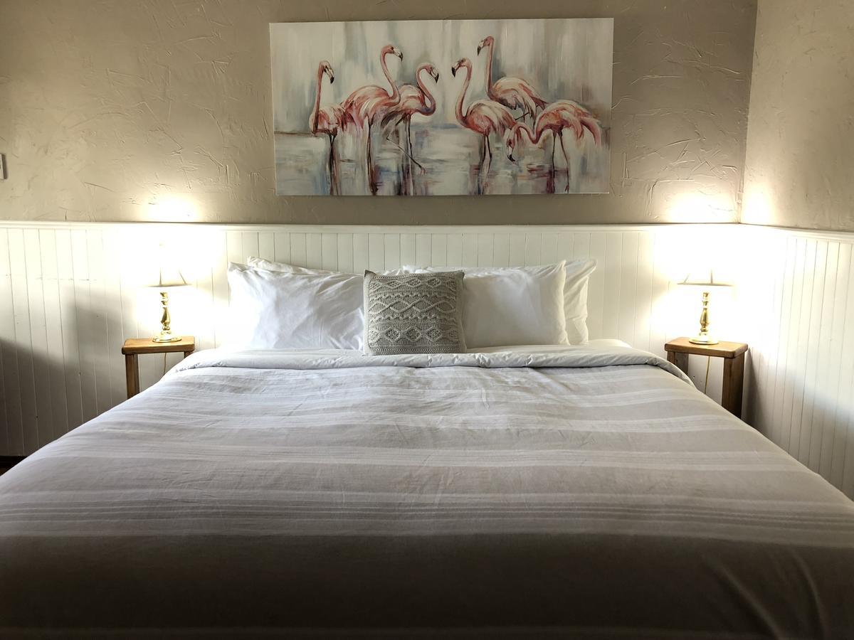 Piccadilly Motel เรเดียมฮอตสปริงส์ ภายนอก รูปภาพ
