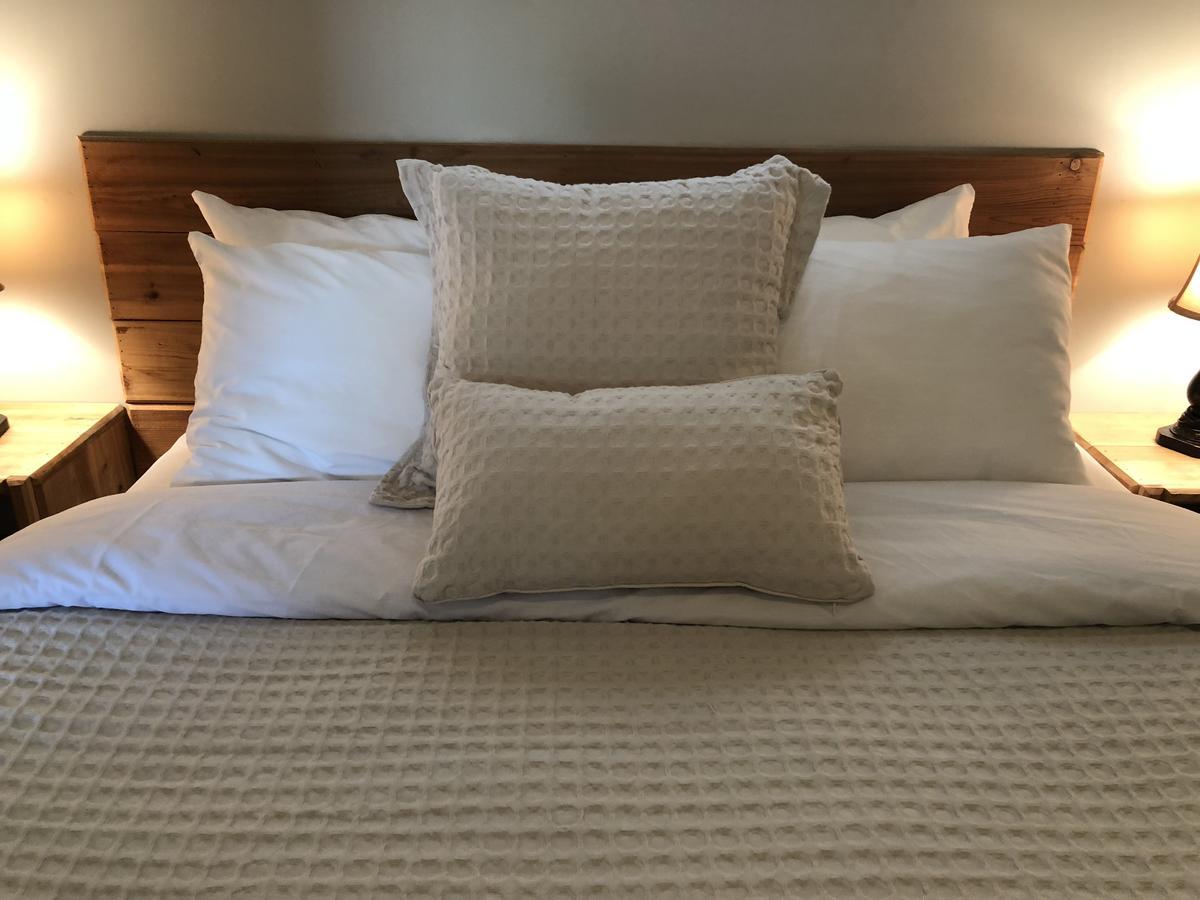 Piccadilly Motel เรเดียมฮอตสปริงส์ ภายนอก รูปภาพ